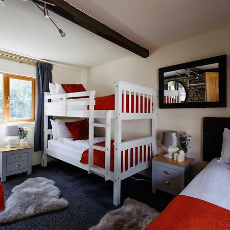 The West Barn Near Bath, Sleeps 24 And 2 Hot Tubs Villa Bristol Exterior photo