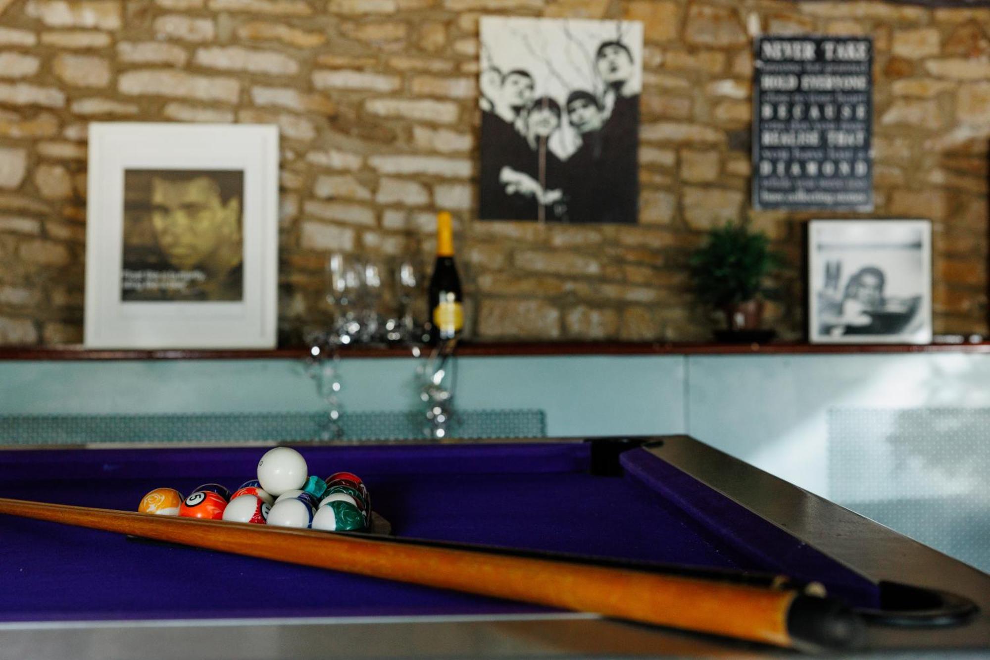 The West Barn Near Bath, Sleeps 24 And 2 Hot Tubs Villa Bristol Exterior photo