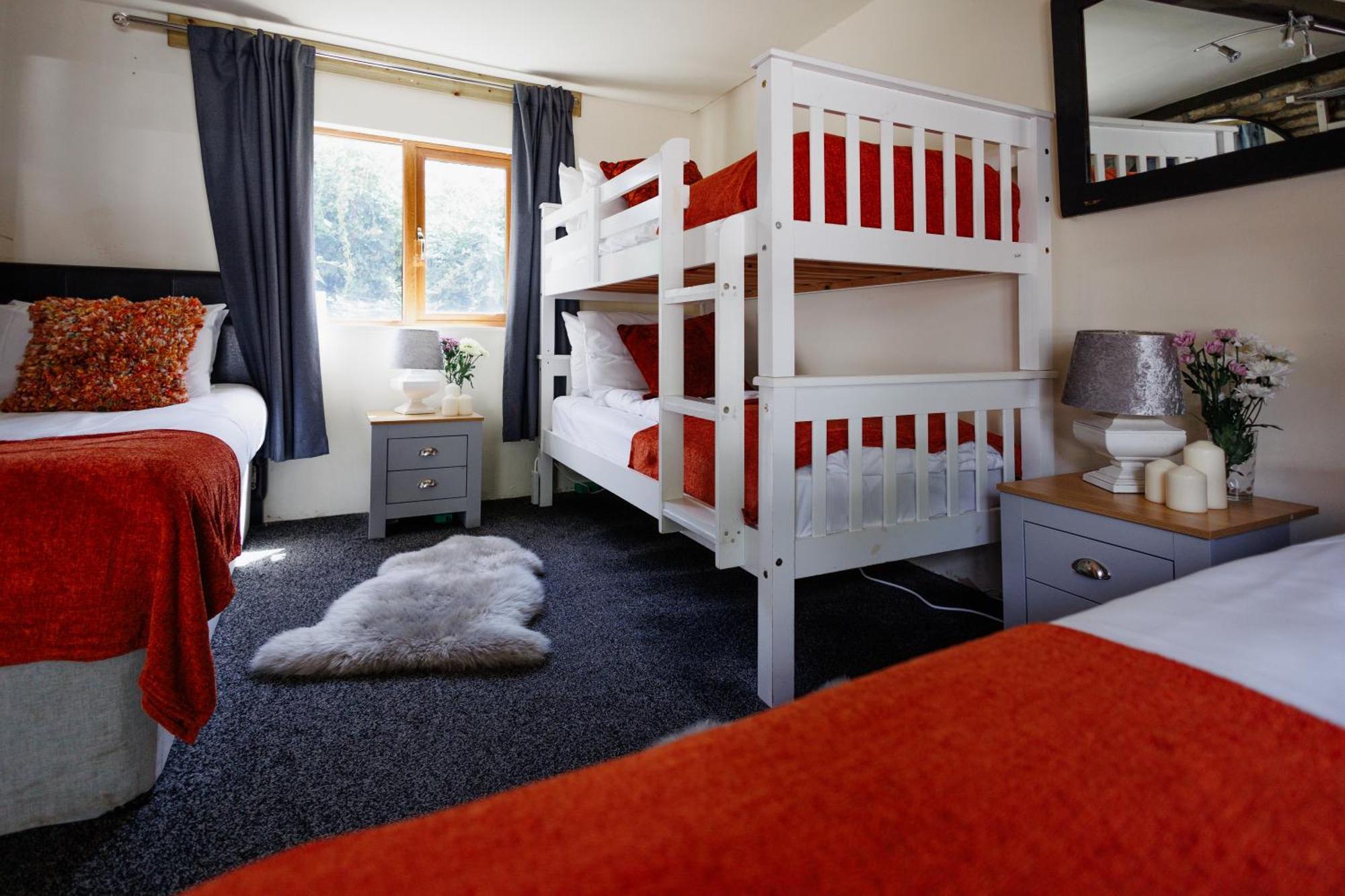 The West Barn Near Bath, Sleeps 24 And 2 Hot Tubs Villa Bristol Exterior photo