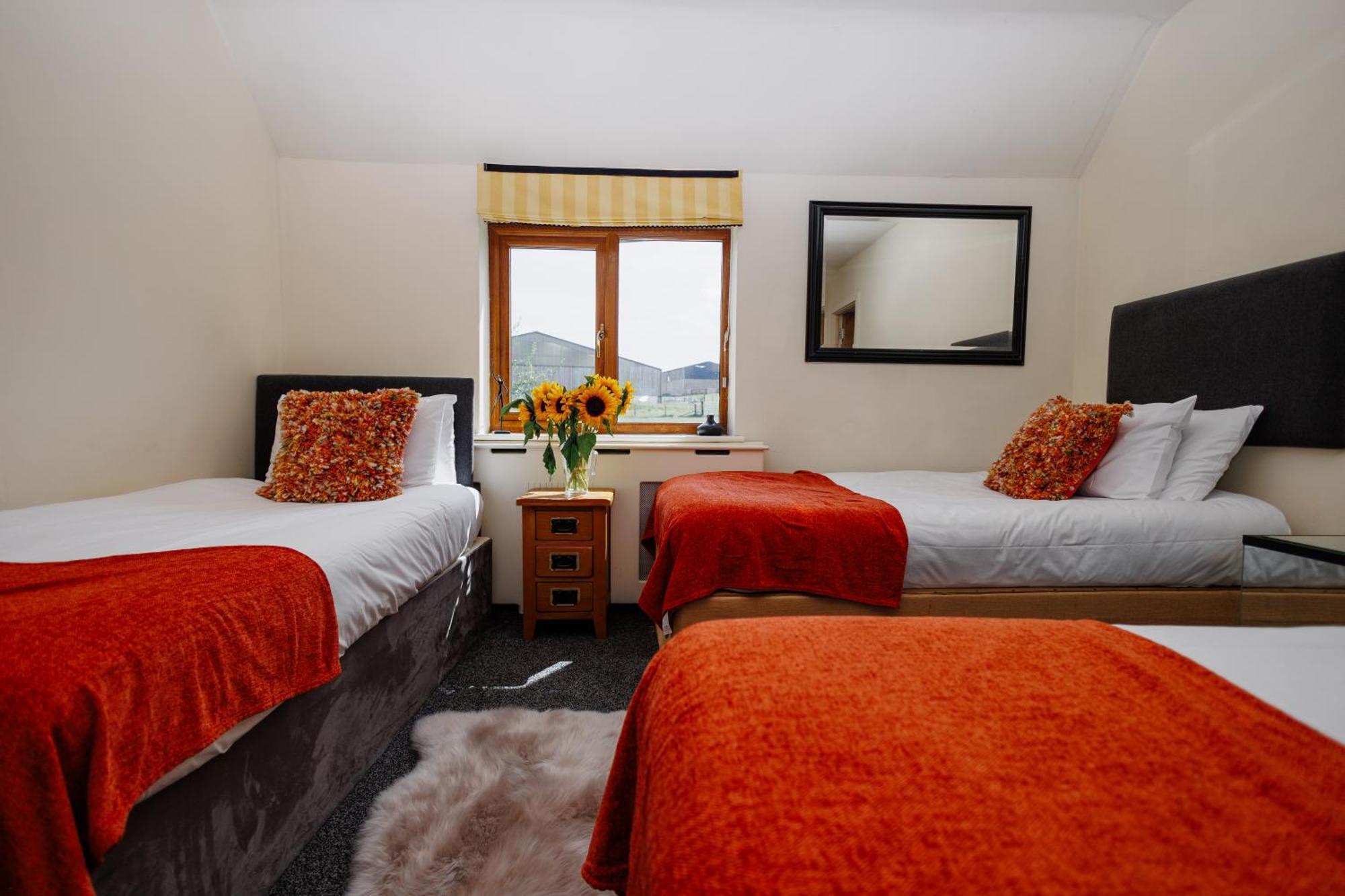 The West Barn Near Bath, Sleeps 24 And 2 Hot Tubs Villa Bristol Exterior photo